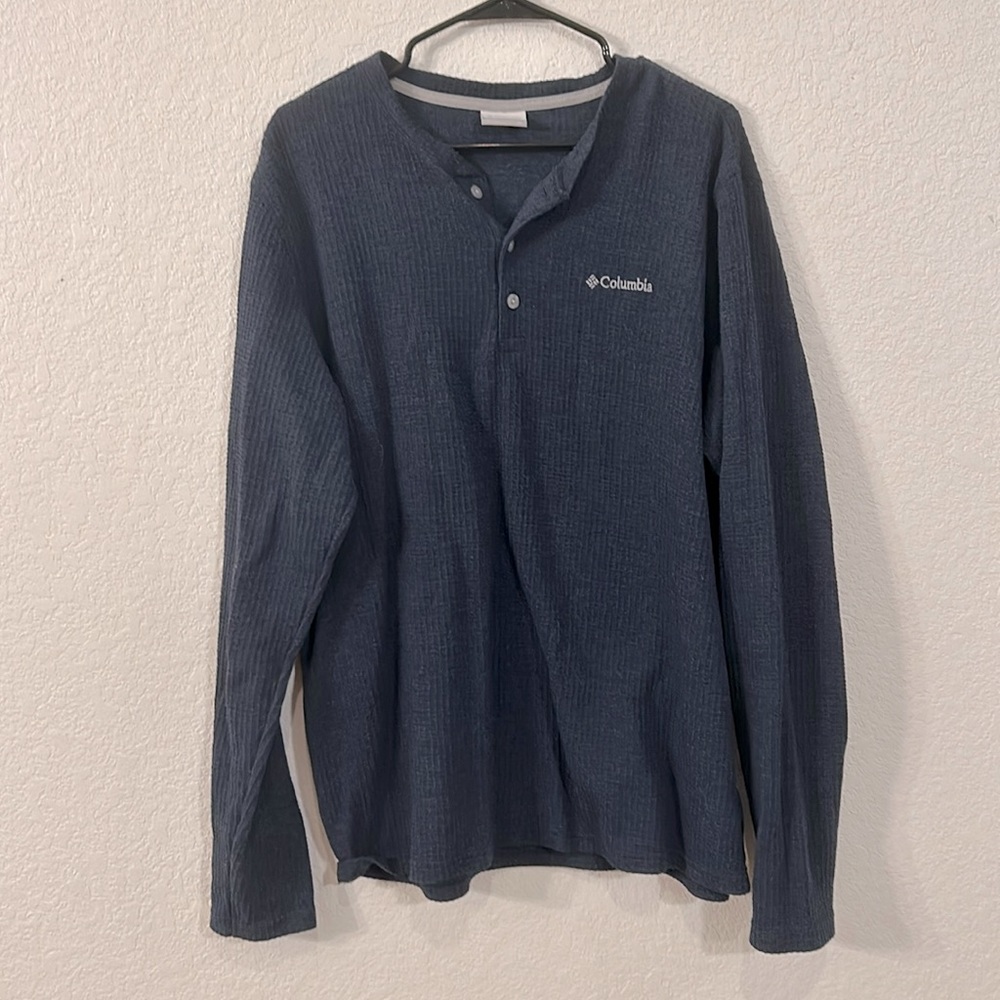 Men’s X-Large  Columbia Henley